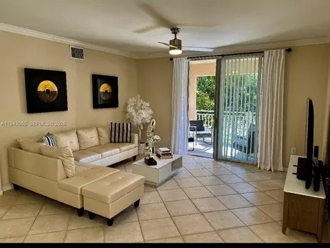6434 Emerald Dunes Dr #304, West Palm Beach, FL 33411