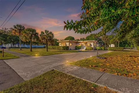 3230 SW 98th Ave, Miami, FL 33165