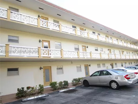 5111 W Oakland Park Blvd #305, Lauderdale Lakes, FL 33313