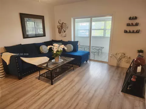 1115 Lake Ter #206, Boynton Beach, FL 33426