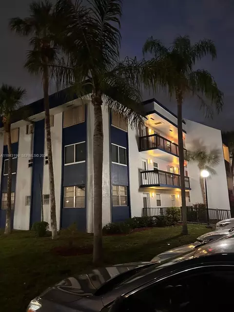 3100 Holiday Springs Blvd #111, Margate, FL 33063