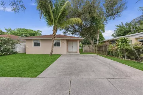 5723 SW 40th St, West Park, FL 33023