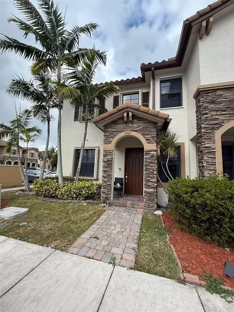 3203 SE 7th St, Homestead, FL 33033