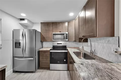 2850 Somerset Dr #105L, Lauderdale Lakes, FL 33311