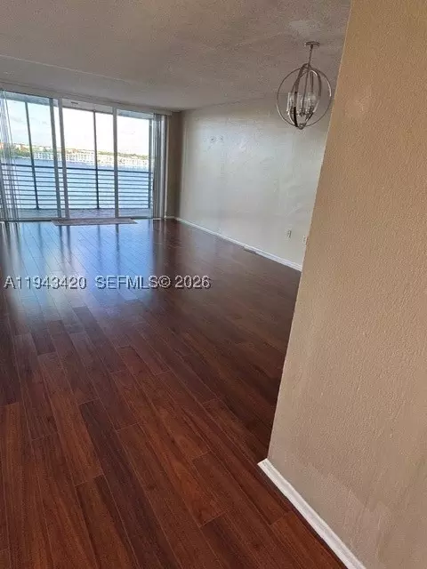 1075 NE Miami Gardens Dr #706, Miami, FL 33179 photo 4