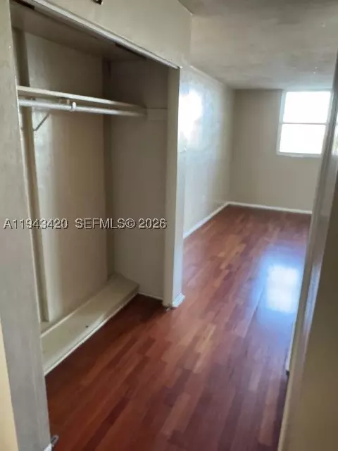 1075 NE Miami Gardens Dr #706, Miami, FL 33179 photo 9