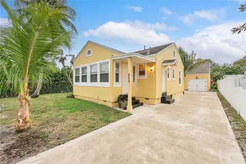608 El Vedado, West Palm Beach, FL 33405