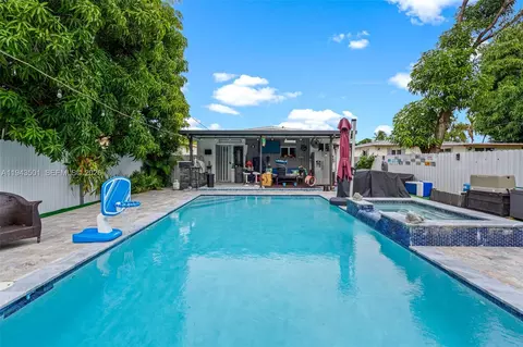Exterior - 864 E 29th St, Hialeah, FL 33013 photo 6 of 8