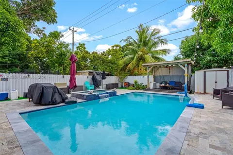 Exterior - 864 E 29th St, Hialeah, FL 33013 photo 4 of 8