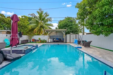 Exterior - 864 E 29th St, Hialeah, FL 33013 photo 3 of 8