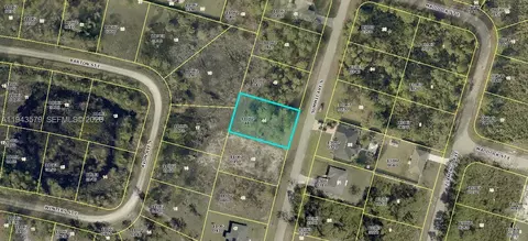 612 Summit Ave, Lehigh Acres, FL 33974