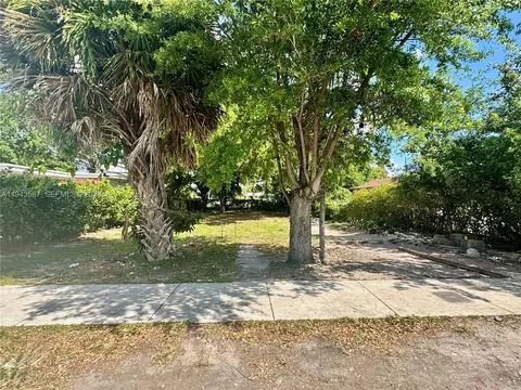 629 NW 65th St, Miami, FL 33150