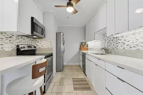 211 S Ocean Dr #205, Hollywood, FL 33019