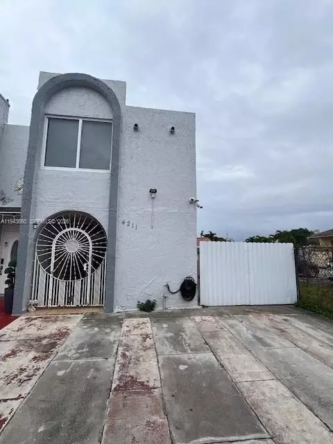 4211 W 10th Ln, Hialeah, FL 33012