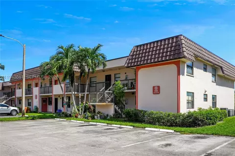 860 NE 207th Ter #8-106, Miami, FL 33179