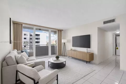 8050 NW 8th St #305, Miami, FL 33126