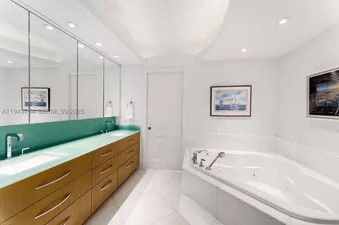 Bath - 791 Crandon Blvd #603, Key Biscayne, FL 33149 photo 3 of 7