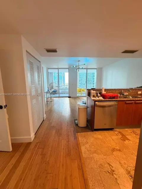 170 SE 14th St #1807, Miami, FL 33131