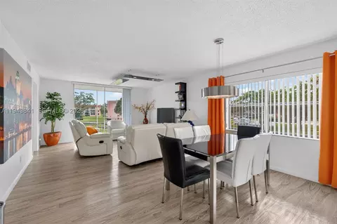 9481 Sunrise Lakes Blvd #210, Sunrise, FL 33322