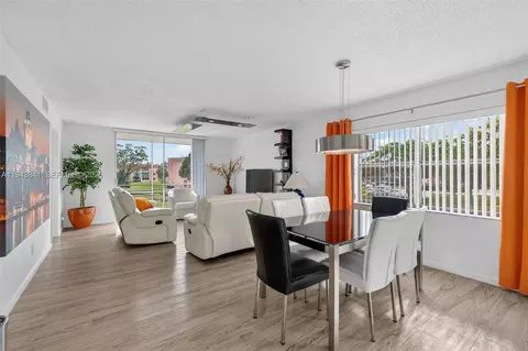 9481 Sunrise Lakes Blvd #210, Sunrise, FL 33322
