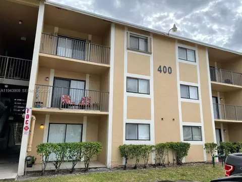 400 Palm Cir W #104, Pembroke Pines, FL 33025