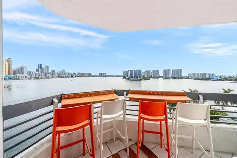 19101 NE Mystic Pointe Dr #901, Aventura, FL 33180
