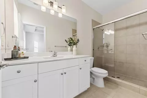 Bath - 3386 W 106th Ter, Hialeah, FL 33018 photo 2 of 3