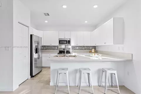 Kitchen - 3386 W 106th Ter, Hialeah, FL 33018 photo 2 of 4