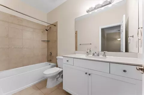 Bath - 3386 W 106th Ter, Hialeah, FL 33018 photo 3 of 3