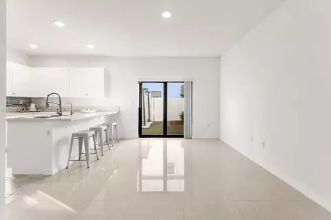 Living - 3386 W 106th Ter, Hialeah, FL 33018 photo 6 of 6