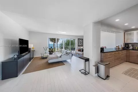 11111 Biscayne Blvd #2D, Miami, FL 33181