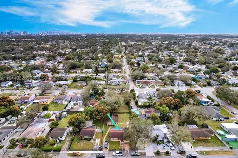 1900 NW 88th St, Miami, FL 33147