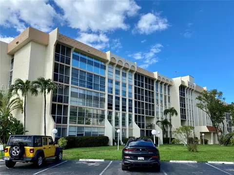 851 Three Islands Blvd #106, Hallandale Beach, FL 33009