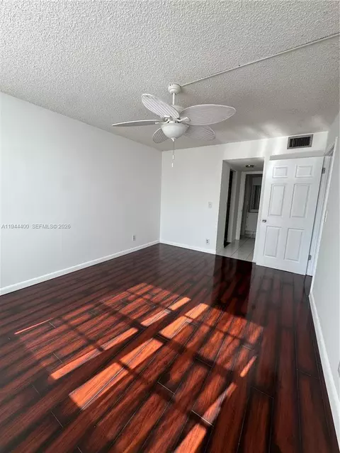 9330 Lagoon Pl #201, Davie, FL 33324