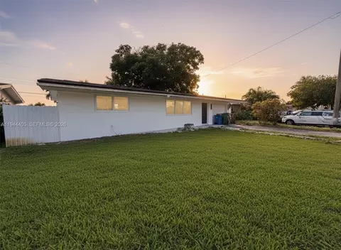8600 Taft St, Pembroke Pines, FL 33024