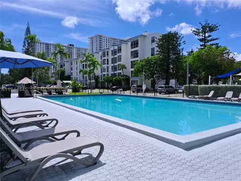 17570 Atlantic Blvd #104, Sunny Isles Beach, FL 33160