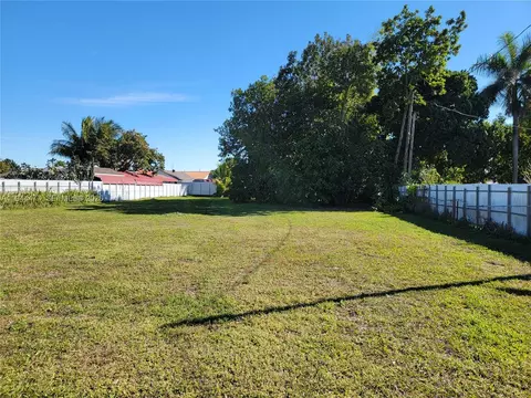 3895 W 2nd Ave, Hialeah, FL 33012 photo 2