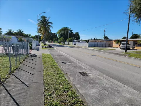 3895 W 2nd Ave, Hialeah, FL 33012 photo 4