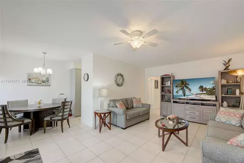 800 SW 11th Ave #9A, Hallandale Beach, FL 33009