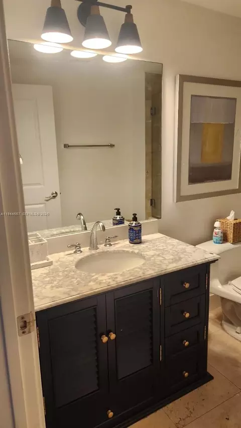 170 SE 14th St #2405, Miami, FL 33131