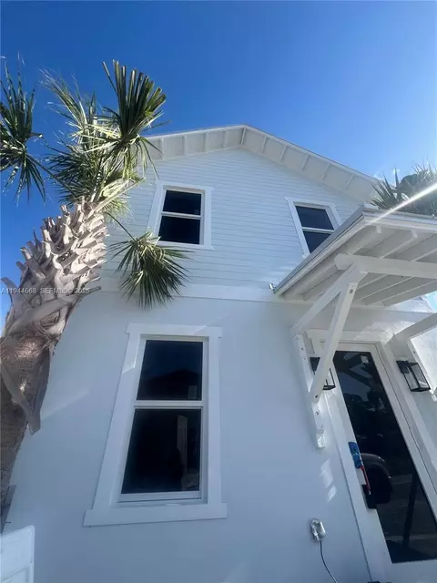 Exterior - 17 Tidewater Ct, Stuart, FL 34996 photo 4 of 9