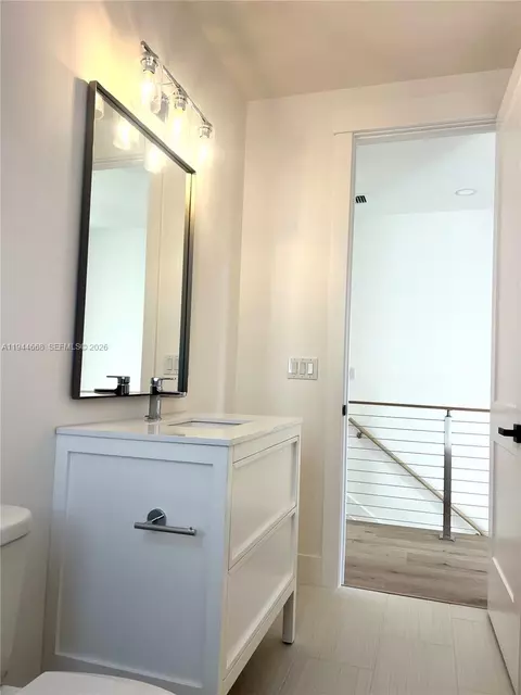 Bath - 17 Tidewater Ct, Stuart, FL 34996 photo 6 of 7