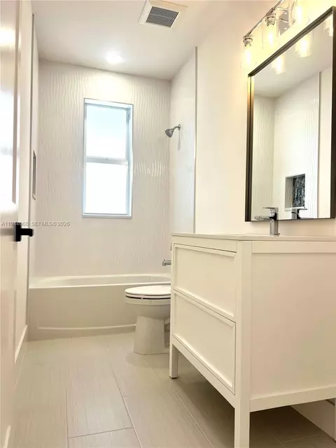 Bath - 17 Tidewater Ct, Stuart, FL 34996 photo 5 of 7