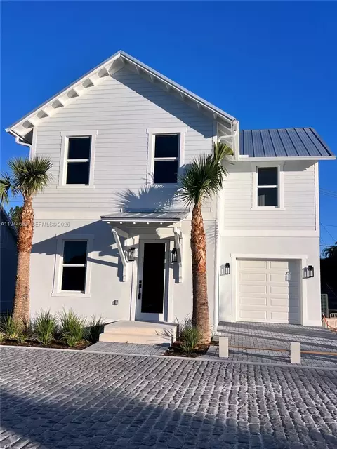 Exterior - 17 Tidewater Ct, Stuart, FL 34996 photo 2 of 9