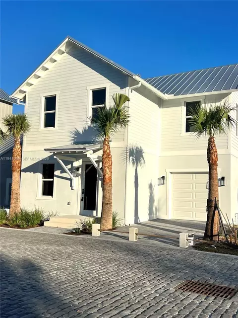 Exterior - 17 Tidewater Ct, Stuart, FL 34996 photo 1 of 9
