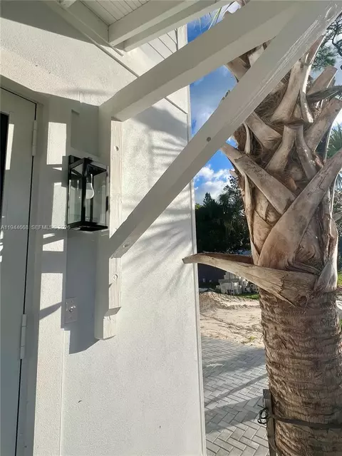 Exterior - 17 Tidewater Ct, Stuart, FL 34996 photo 3 of 9
