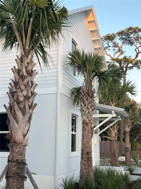 Exterior - 17 Tidewater Ct, Stuart, FL 34996 photo 5 of 9