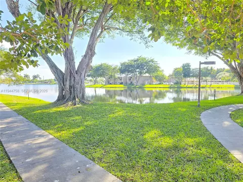 2331 NW 96th Ter #17L, Pembroke Pines, FL 33024
