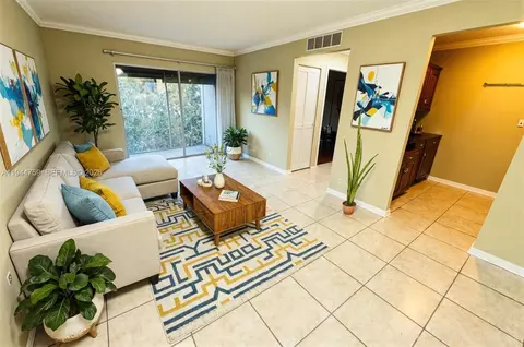 1141 Lake Victoria Dr #E, West Palm Beach, FL 33411