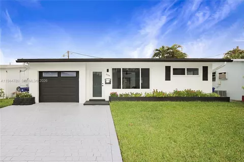 8235 NW 23rd St, Sunrise, FL 33322